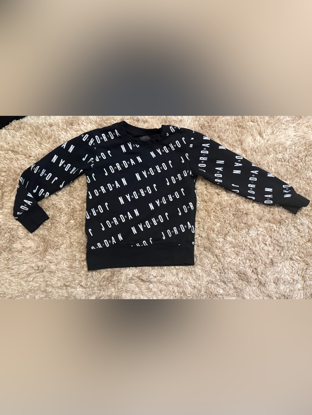 Nike Jordan boys Essentials Graphic Fleece
Crew Neck Sweatshirt 8/10y